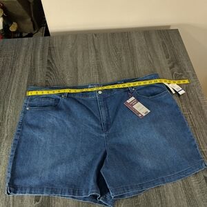 Gloria Vanderbilt Amanda 28W woman's medium wash Denim classic  5 pocket style